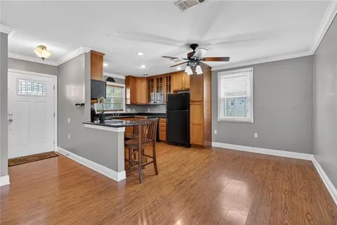 $299,000 | 1321 Lakeshore Drive, Metairie, LA 70005