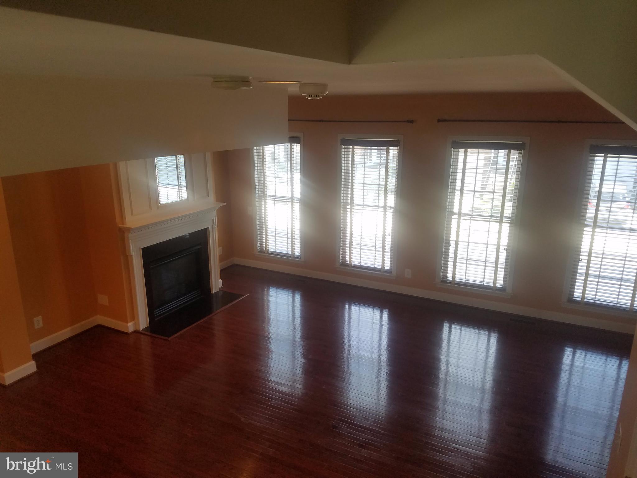 9274 Laurel Ridge Crossing Road Lorton, VA 22079 - Photo 7 of 27 Living Room
