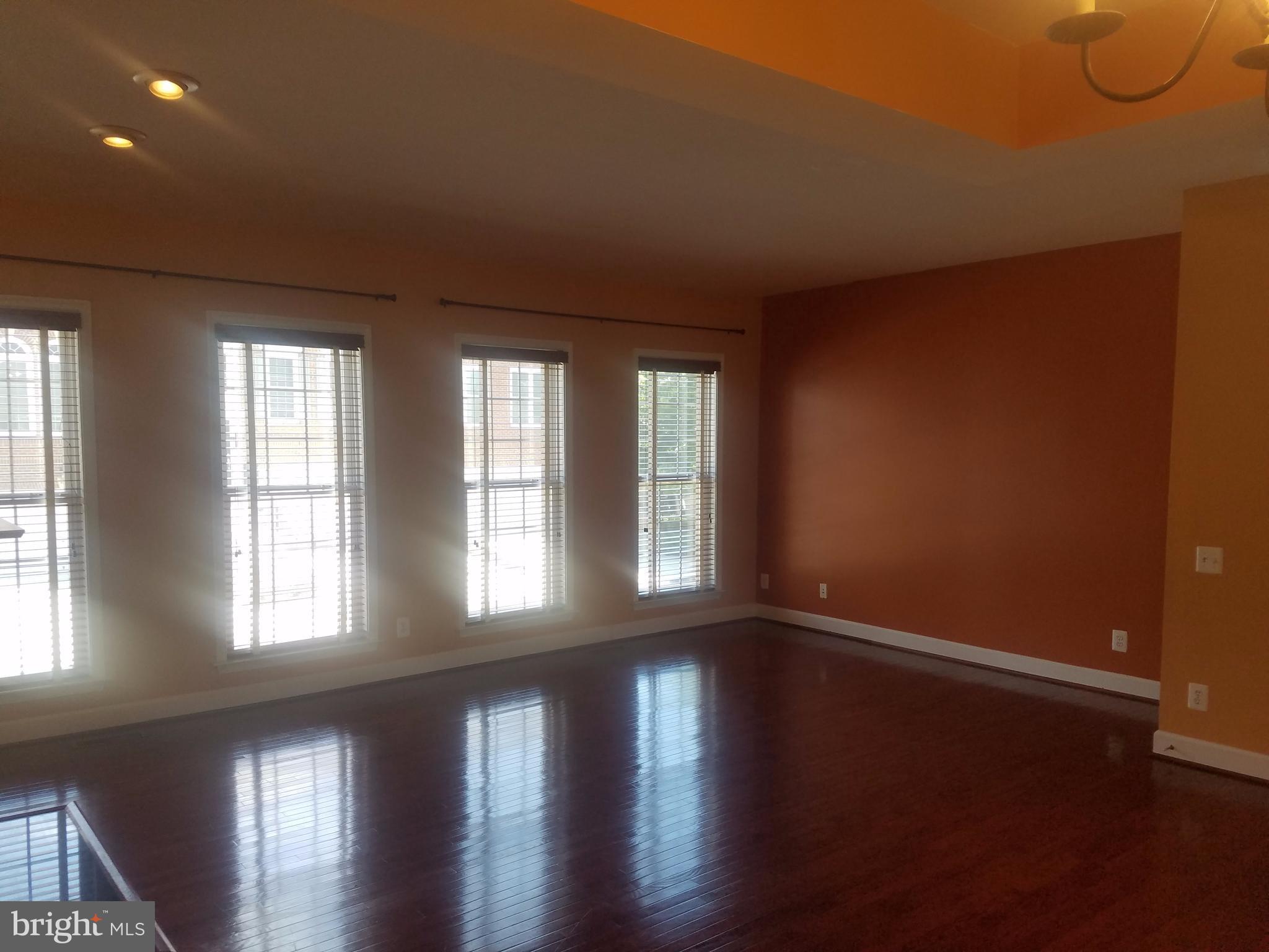 9274 Laurel Ridge Crossing Road Lorton, VA 22079 - Photo 8 of 27 Living Room