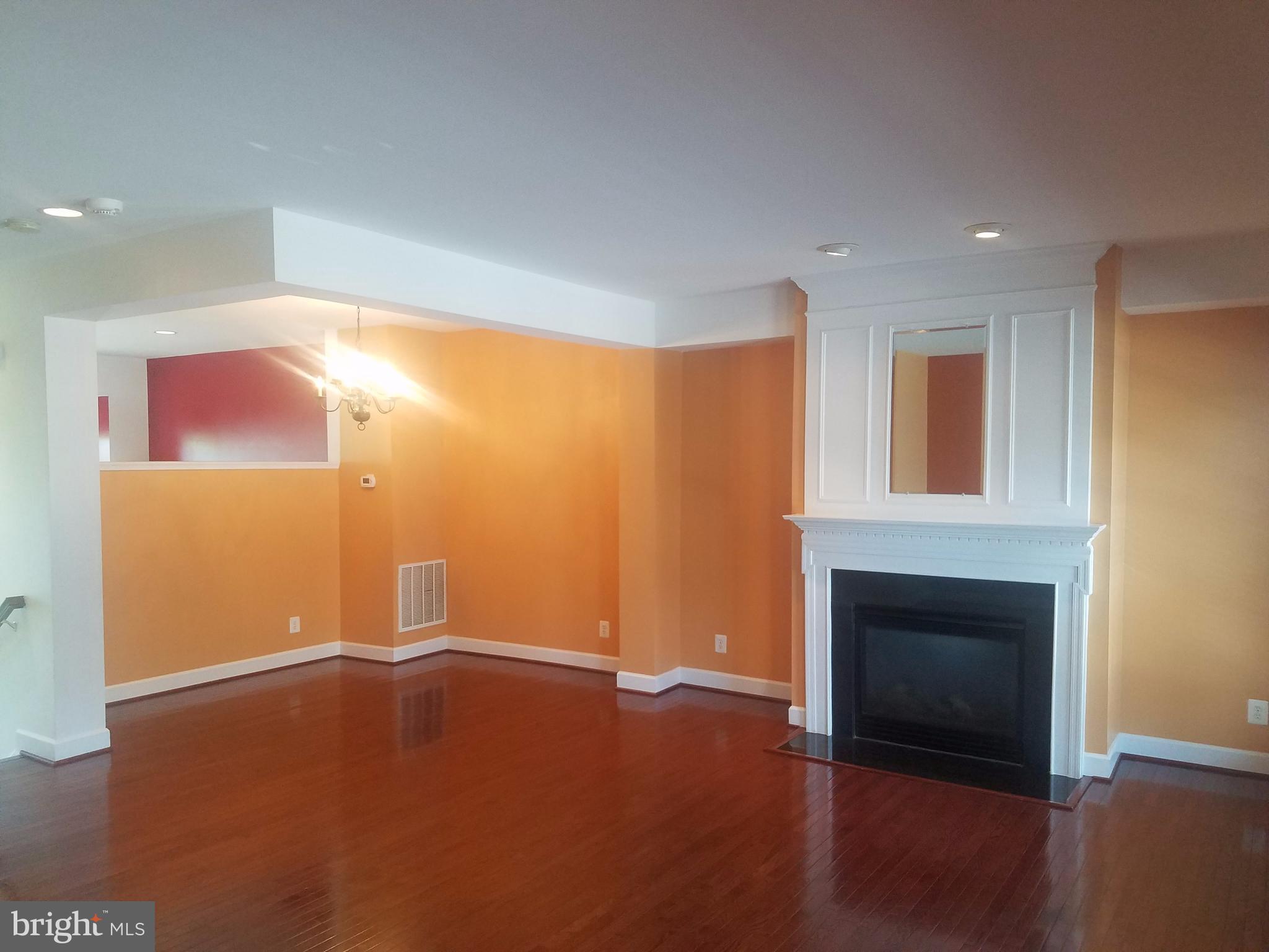 9274 Laurel Ridge Crossing Road Lorton, VA 22079 - Photo 9 of 27 Living Room