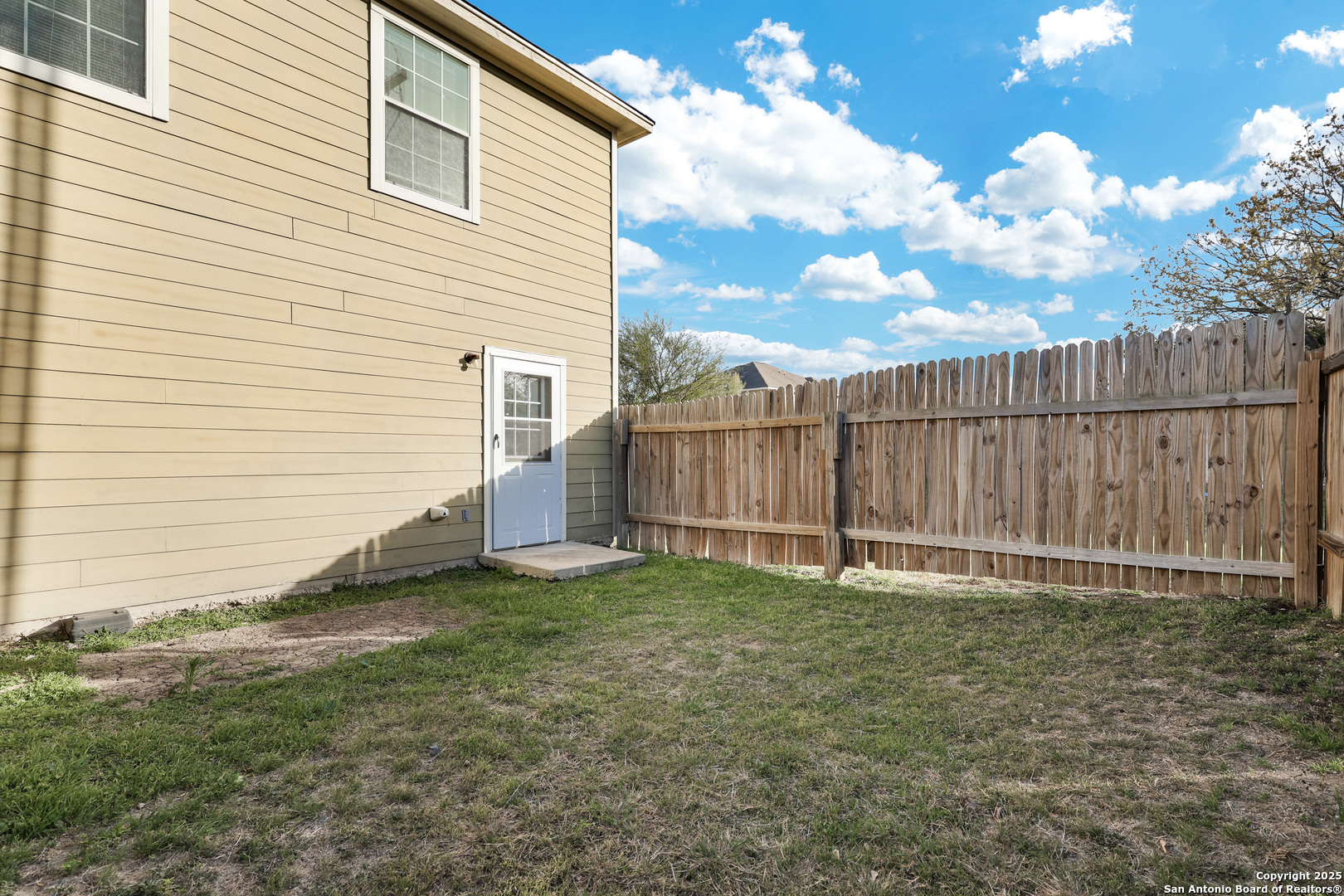 10023 Vasso View, Unit 1 Converse, TX 78109 - Photo 25 of 27 a backyard of a house