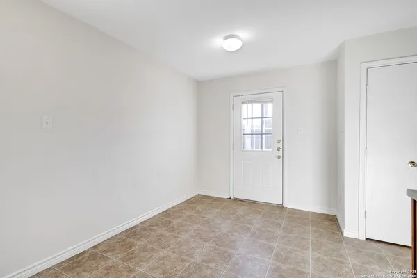 $1,295 | 10023 Vasso View, Unit 1, Converse, TX 78109