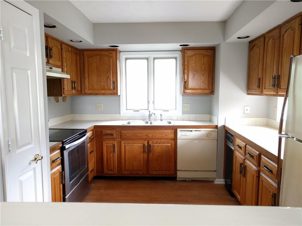 7659 South River Road, Unit 34 Indianapolis, IN 46240 - Photo 4 of 15 Gallery Image 4