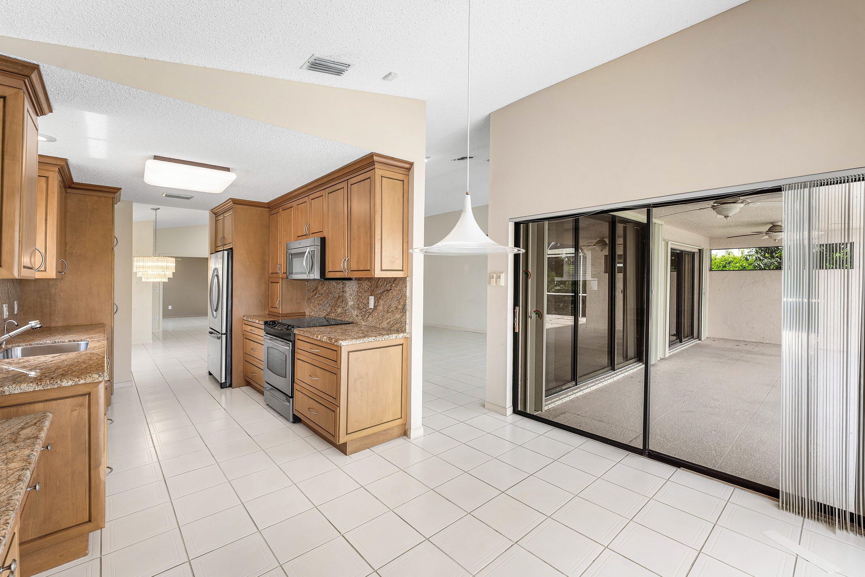 10991 Highland Circle Boca Raton, FL 33428 - Photo 15 of 40 014-10991HighlandCircle-BocaRaton-FL-334