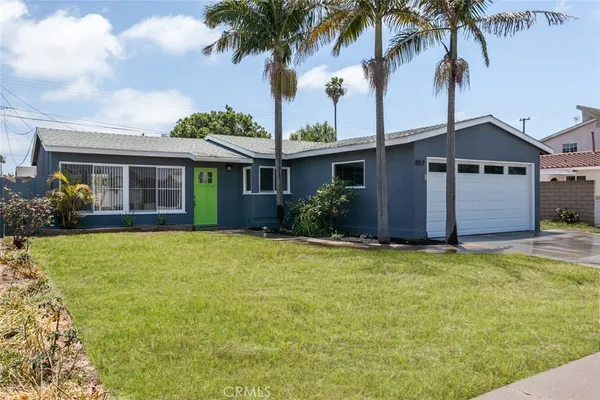 a view of a house with a backyard