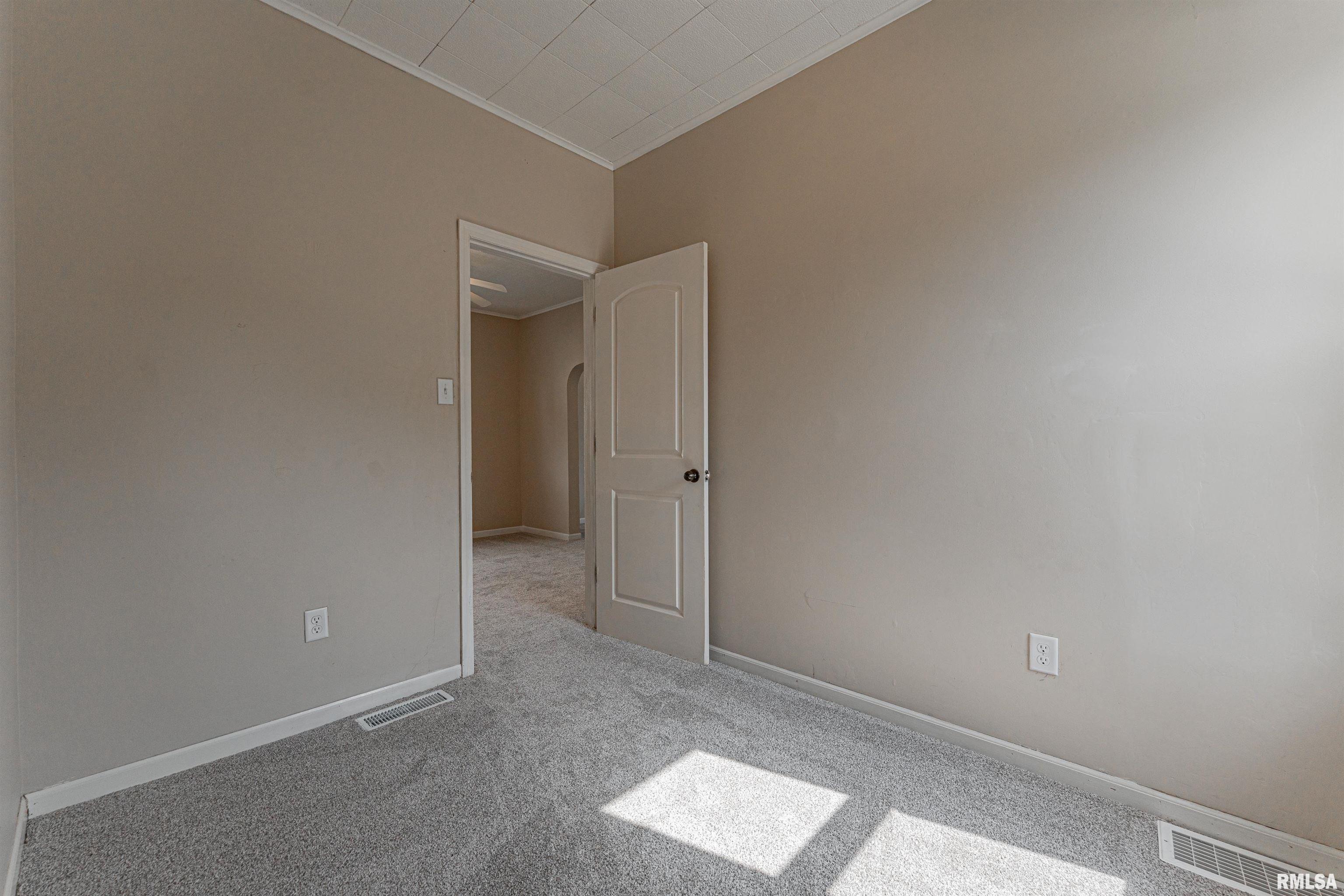 627 South Kickapoo Street Lincoln, IL 62656 - Photo 12 of 15 Gallery Image 12
