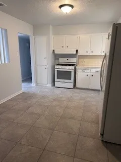 $1,700 | 5729 Flynn Parkway, Corpus Christi, TX 78413