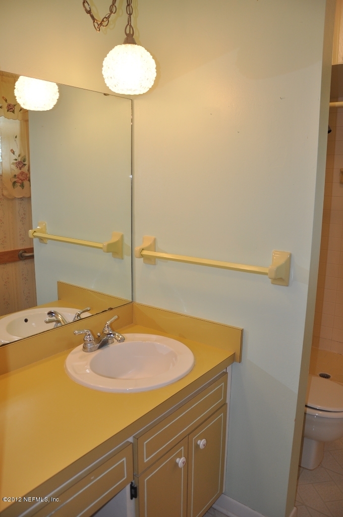 6148 Round Lake Road South Jacksonville, FL 32277 - Photo 12 of 20 Master bath