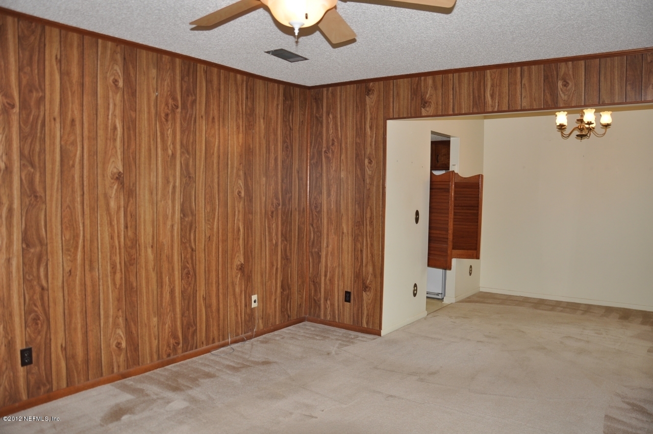 6148 Round Lake Road South Jacksonville, FL 32277 - Photo 2 of 20 Family room
