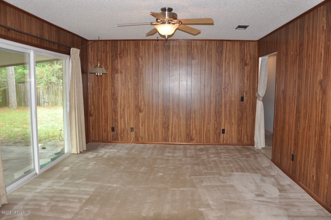 6148 Round Lake Road South Jacksonville, FL 32277 - Photo 4 of 20 Family room