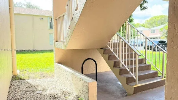 $1,700 | 7175 Orange Drive, Unit 306H, Davie, FL 33314