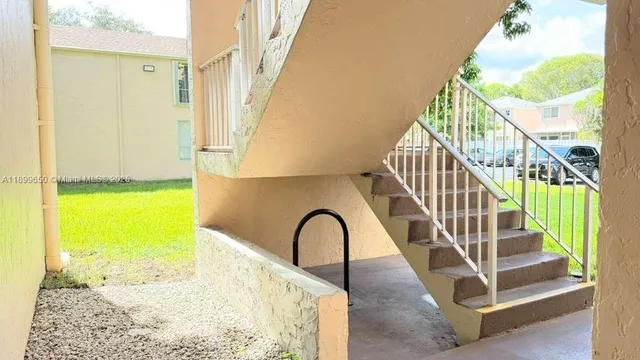 $1,700 | 7175 Orange Drive, Unit 306H, Davie, FL 33314