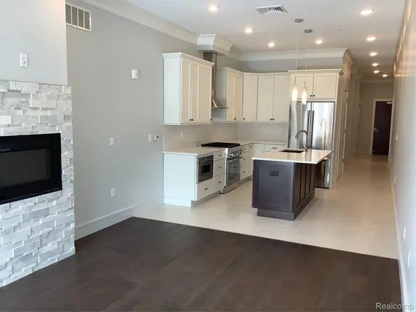$3,950 | 856 North Old Woodward Avenue, Unit 300, Birmingham, MI 48009