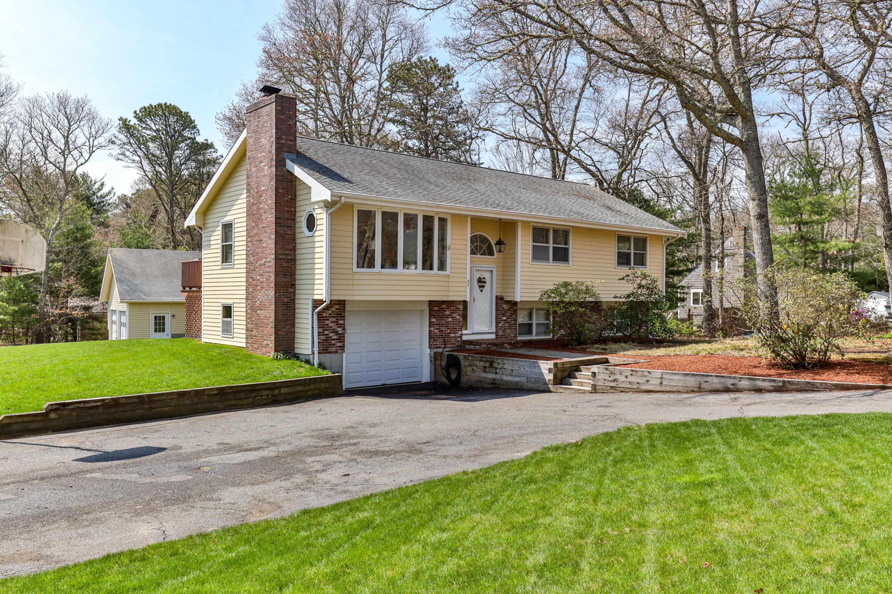 37 Calvin Hamblin Road Marstons Mills, MA 02648 - Photo 1 of 48 37CalLR-3