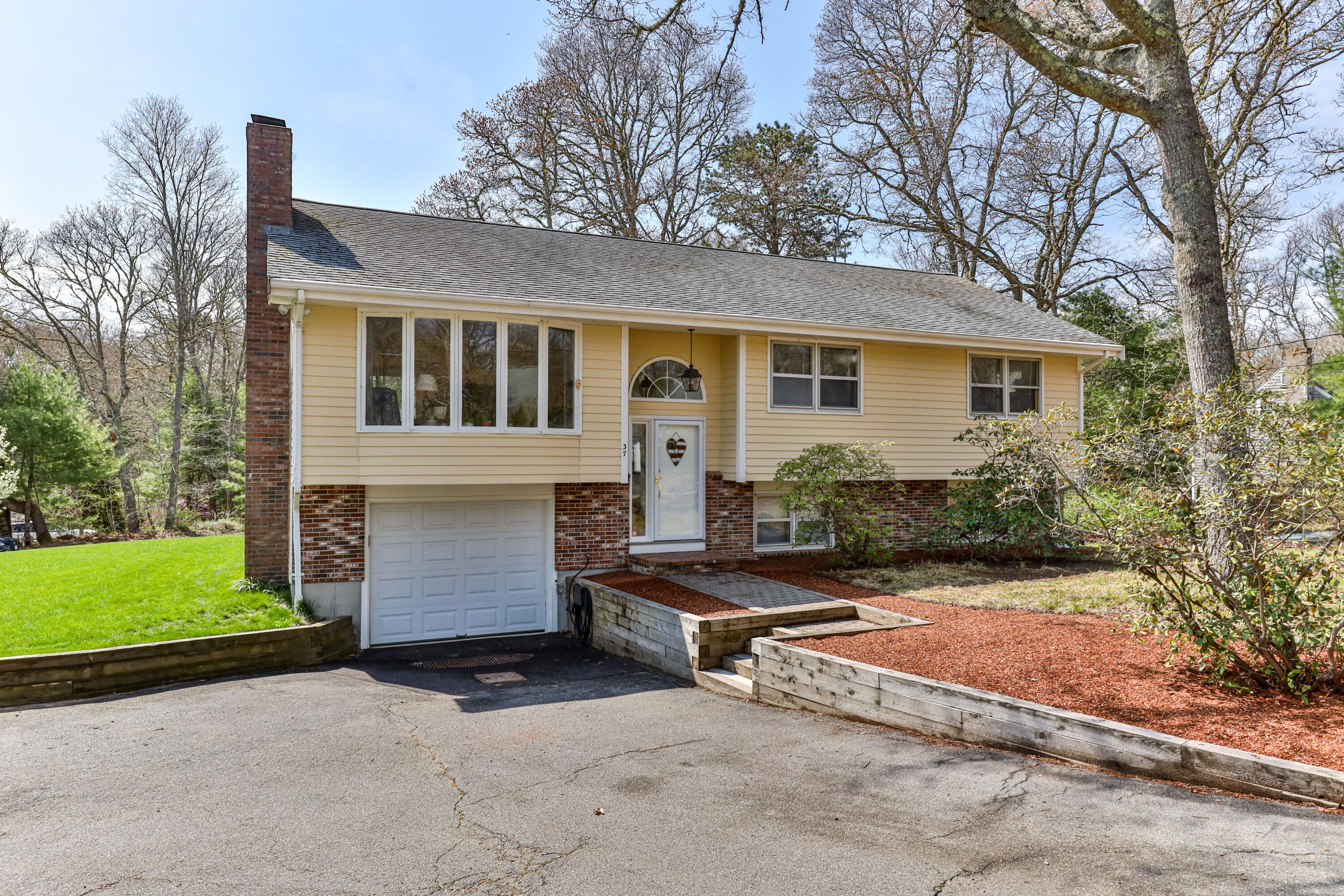 37 Calvin Hamblin Road Marstons Mills, MA 02648 - Photo 2 of 48 37CalLR-4