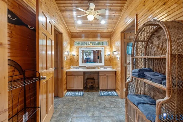 $500,000 | 167 Riverside Drive, Deltaville, VA 23043