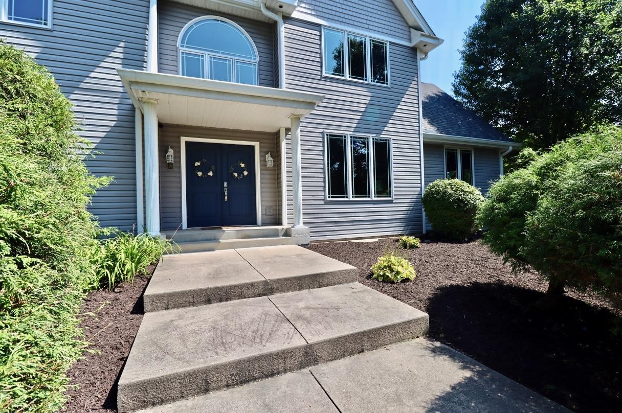 6210 Mc Donald Road Roscoe, IL 61073 - Photo 4 of 41 a front view of a house with a garden