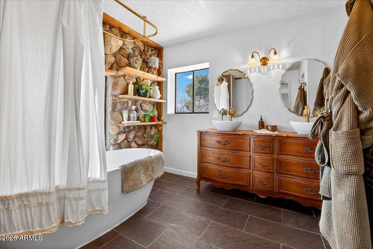 13505 East Rindone Lane Cornville, AZ 86325 - Photo 26 of 73 a bed room with a bed and a painting on the wall