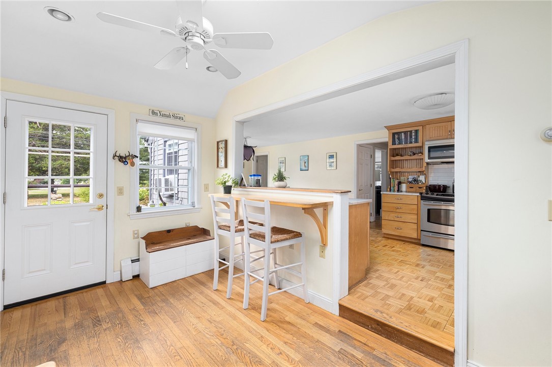 133 Wampanoag Road Warwick, RI 02818 - Photo 5 of 50