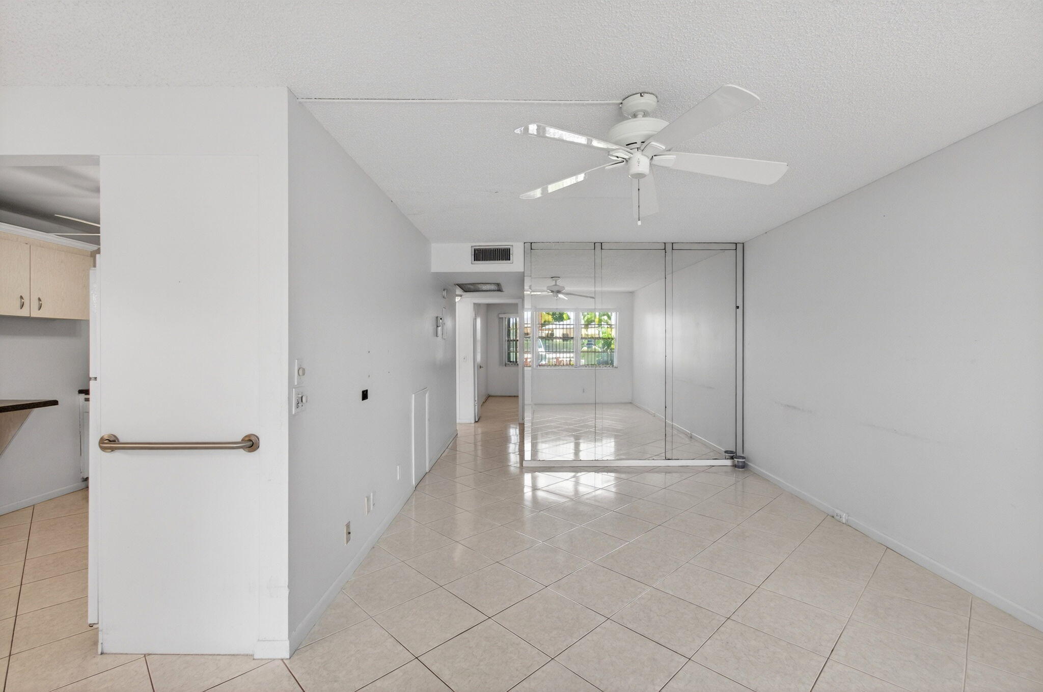 1009 Hythe A Boca Raton, FL 33434 - Photo 4 of 79 4-web-or-mls-DSC_3744