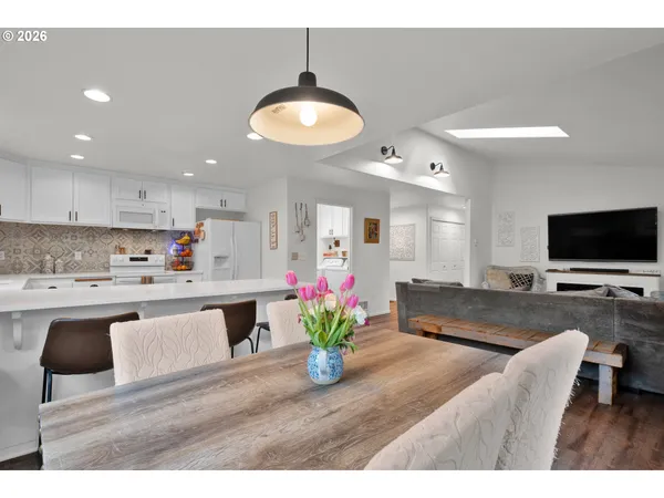 $439,000 | 1265 Laurel Street, Florence, OR 97439