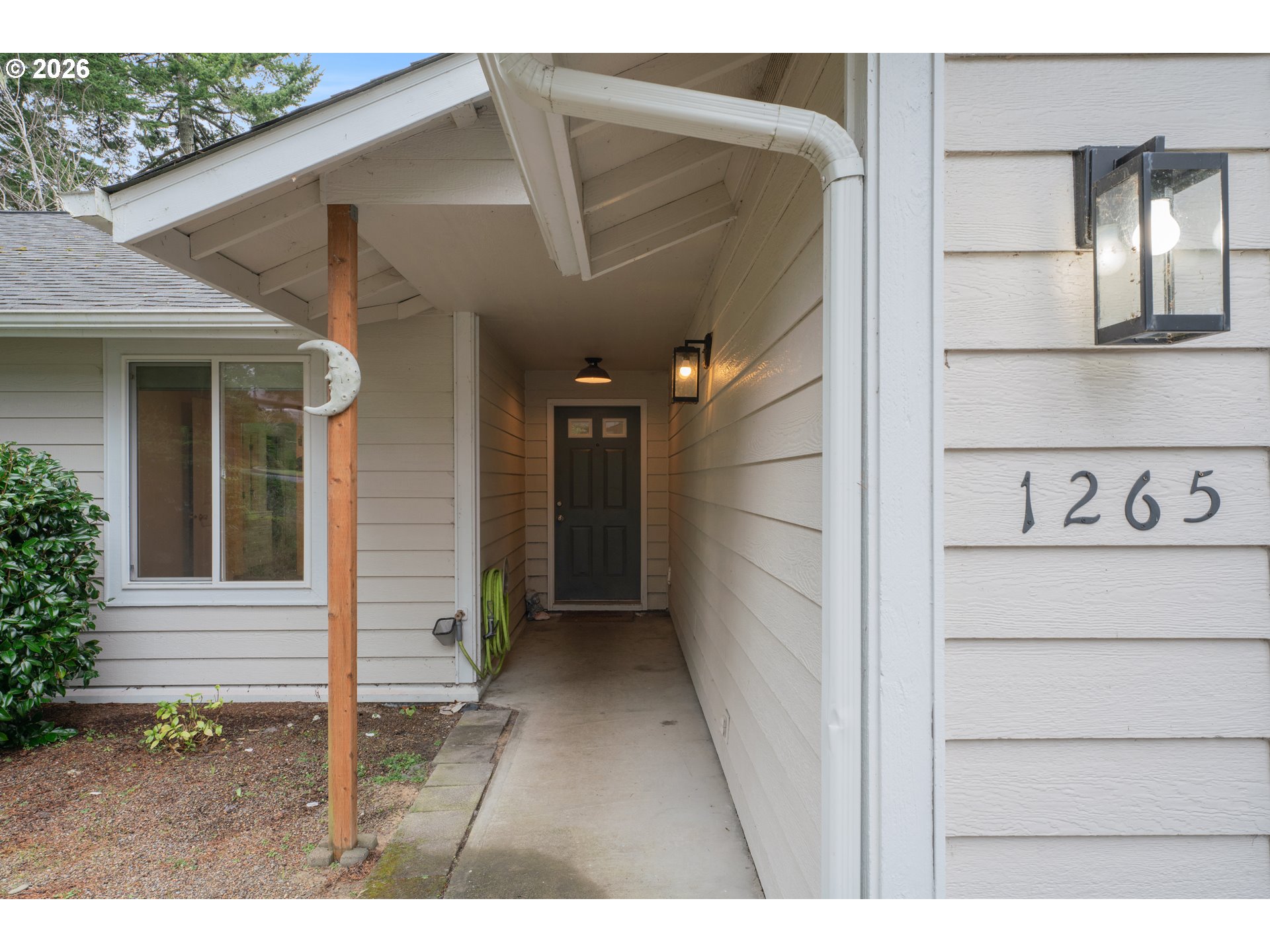 1265 Laurel Street Florence, OR 97439 - Photo 4 of 42 a view of a porch