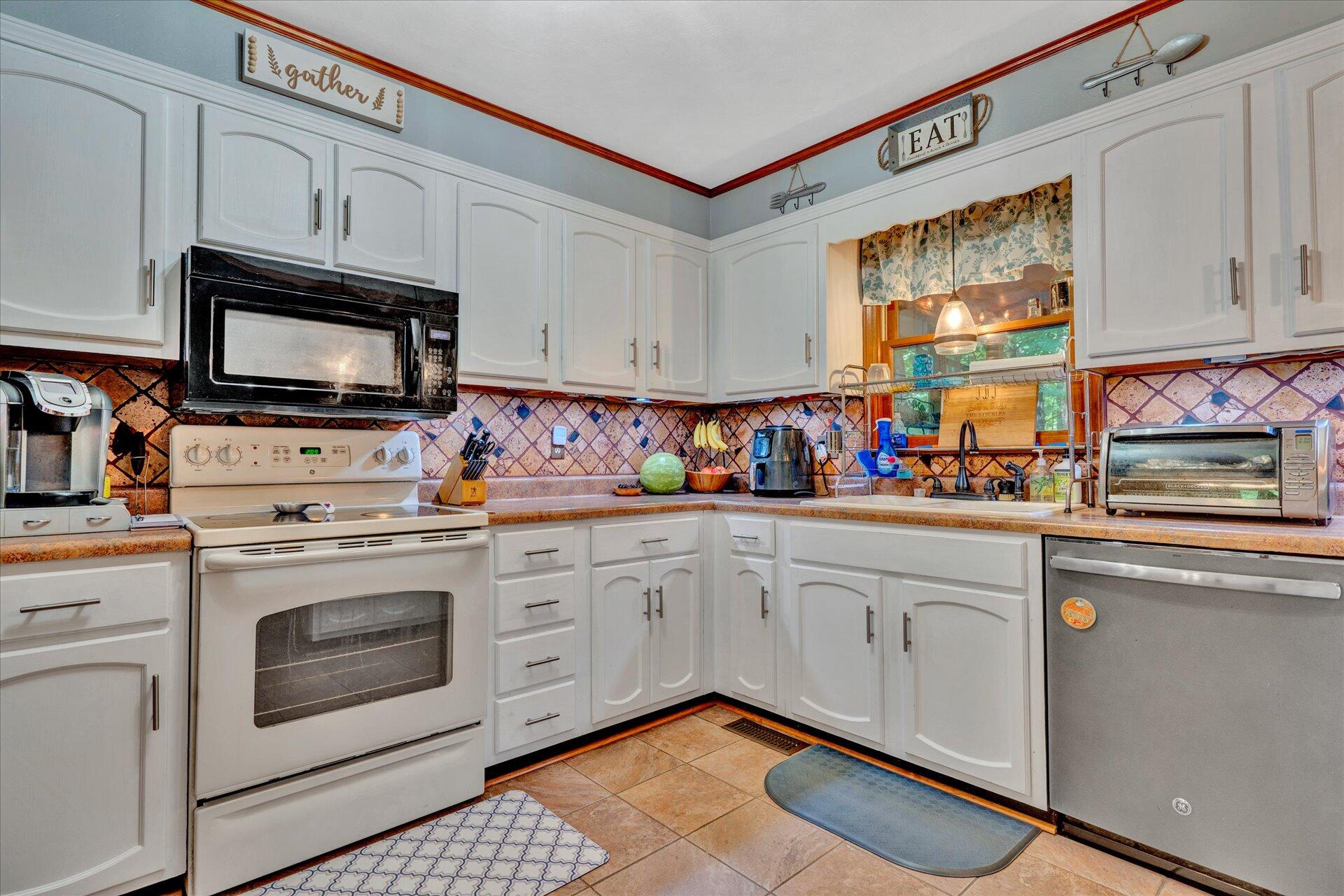 1328 Mountain Pass Road Blue Ridge, VA 24064 - Photo 7 of 26 08-DSC5360