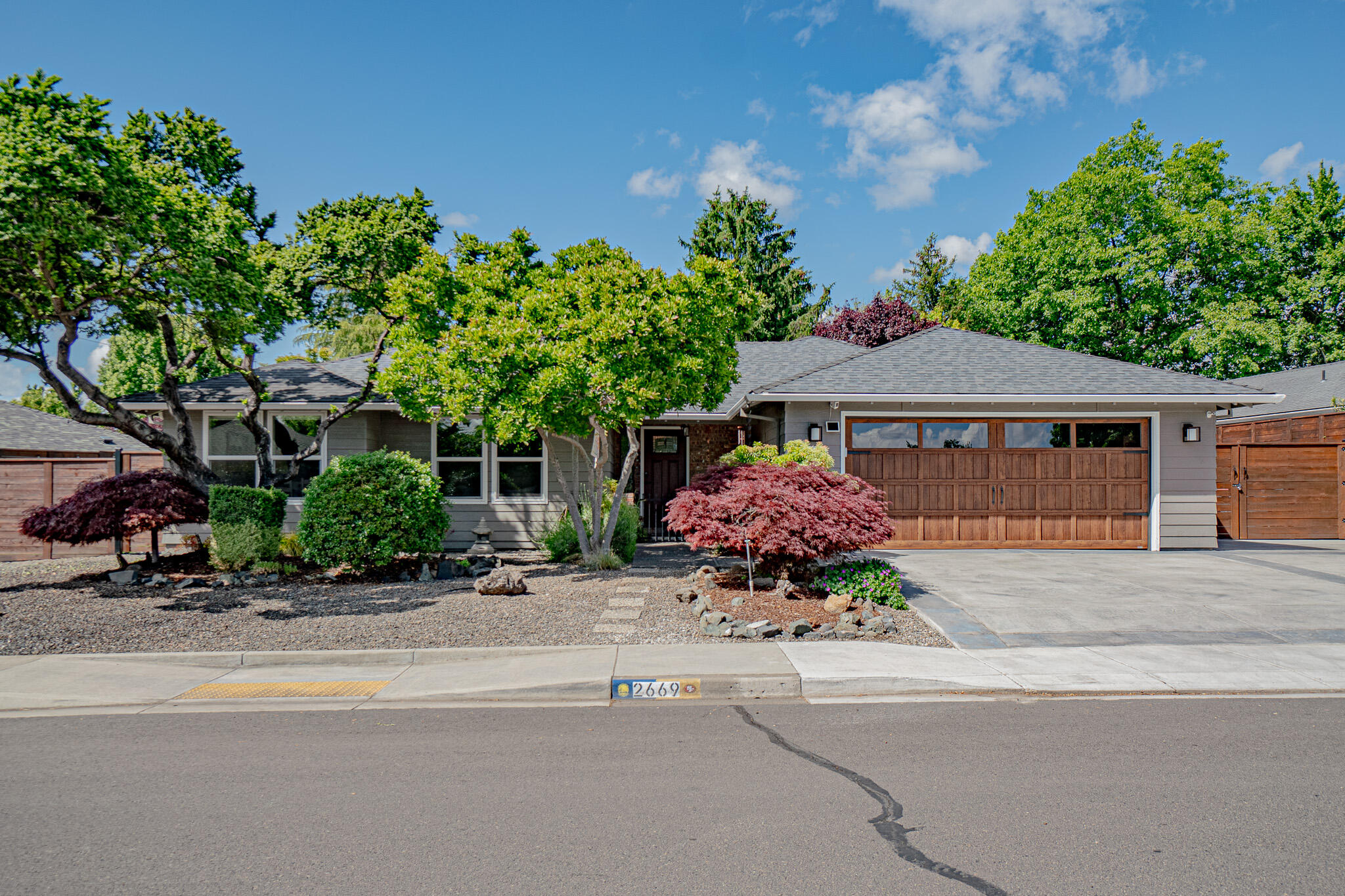 2669 Roberts Road Medford, OR 97504 - Photo 2 of 33 DSC08989-HDR