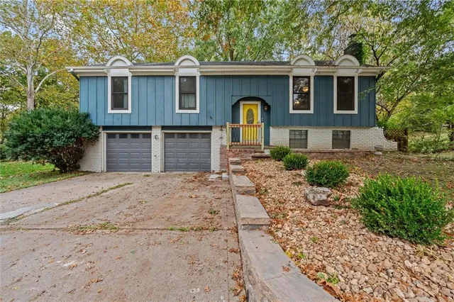 $350,000 | 9705 Northwest Hampton Woods Drive, Kansas City, MO 64152