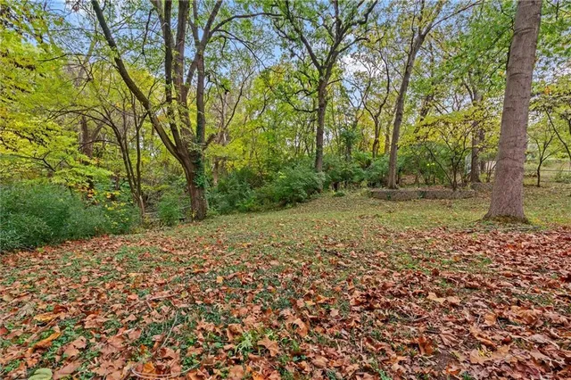 $350,000 | 9705 Northwest Hampton Woods Drive, Kansas City, MO 64152