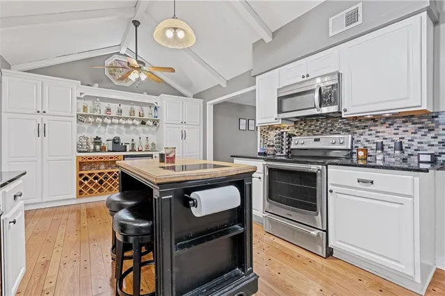 $350,000 | 9705 Northwest Hampton Woods Drive, Kansas City, MO 64152