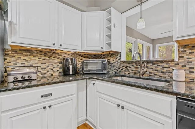 $350,000 | 9705 Northwest Hampton Woods Drive, Kansas City, MO 64152