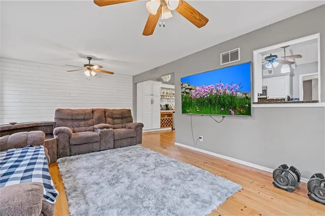 $350,000 | 9705 Northwest Hampton Woods Drive, Kansas City, MO 64152