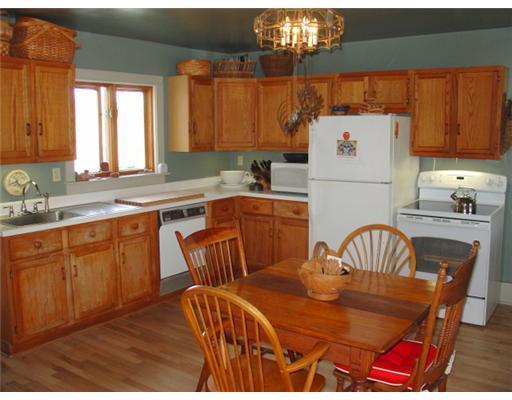 724 North Road Yarmouth, ME 04096 - Photo 4 of 25 Kitchen.