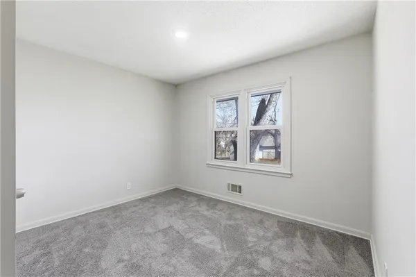 $199,999 | 10109 White Avenue, Kansas City, MO 64134