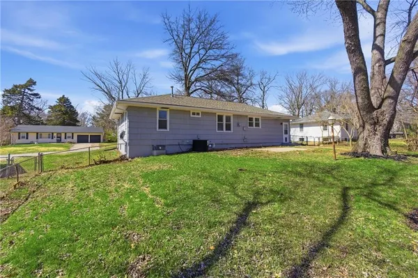 $199,999 | 10109 White Avenue, Kansas City, MO 64134