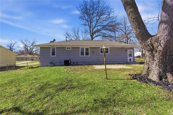$199,999 | 10109 White Avenue, Kansas City, MO 64134