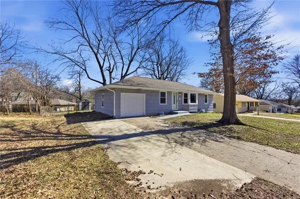 $199,999 | 10109 White Avenue, Kansas City, MO 64134
