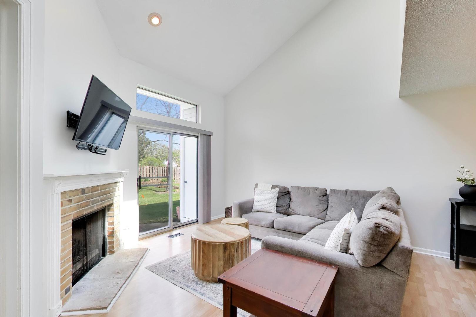 1275 Ranchview Court Buffalo Grove, IL 60089 - Photo 4 of 25 Gallery Image 4