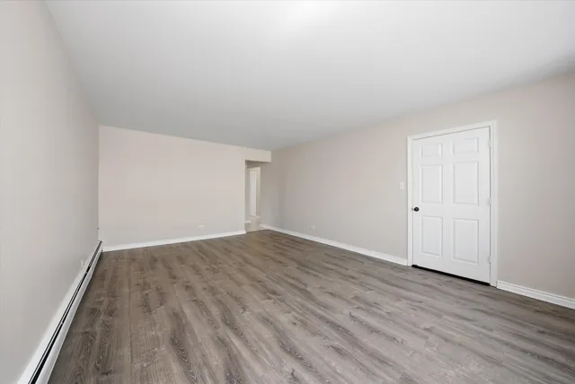 $2,000 | 6135 West 79th Street, Unit 1, Burbank, IL 60459