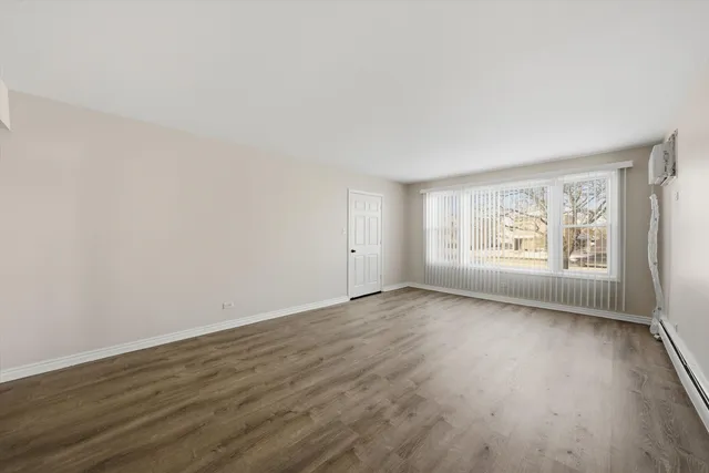 $2,000 | 6135 West 79th Street, Unit 1, Burbank, IL 60459