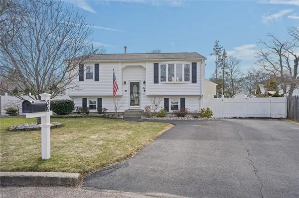 $460,000 | 39 Gateway Court, Warwick, RI 02889