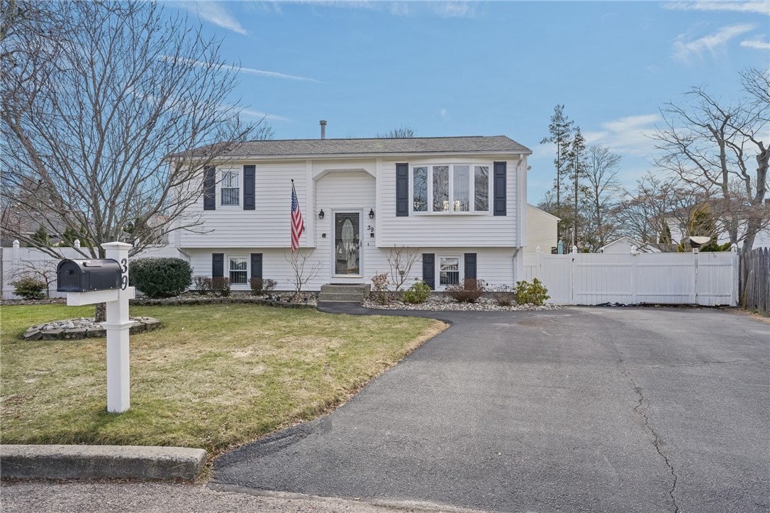 39 Gateway Court Warwick, RI 02889 - Photo 1 of 49