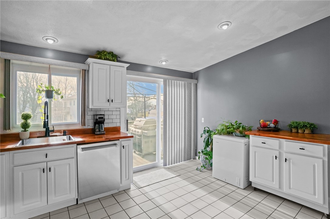 39 Gateway Court Warwick, RI 02889 - Photo 11 of 49