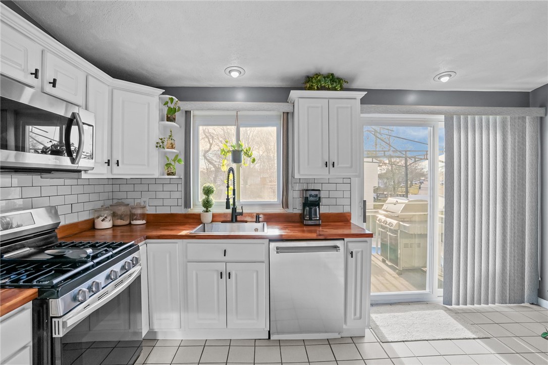 39 Gateway Court Warwick, RI 02889 - Photo 12 of 49