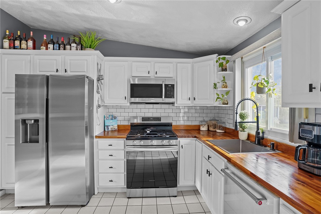 39 Gateway Court Warwick, RI 02889 - Photo 13 of 49