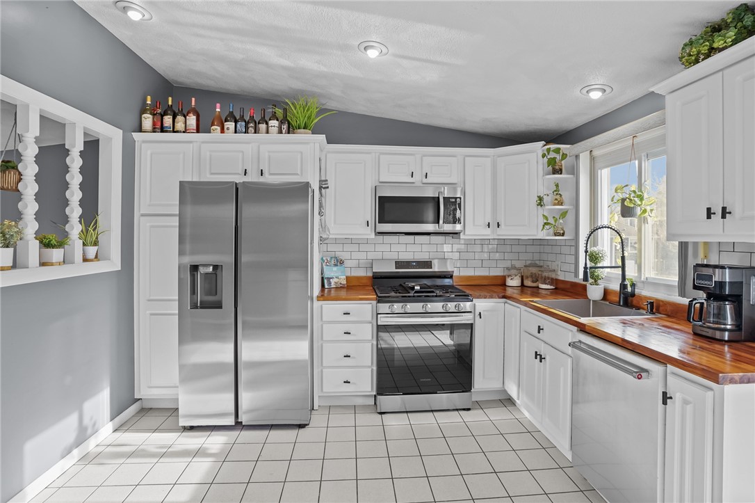 39 Gateway Court Warwick, RI 02889 - Photo 14 of 49