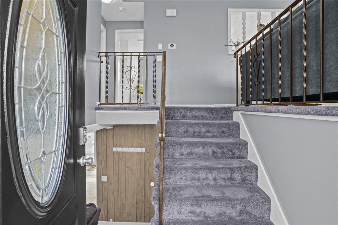 39 Gateway Court Warwick, RI 02889 - Photo 3 of 49