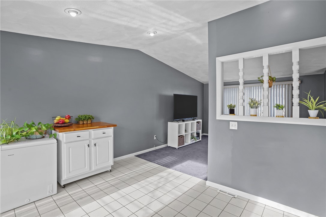 39 Gateway Court Warwick, RI 02889 - Photo 8 of 49