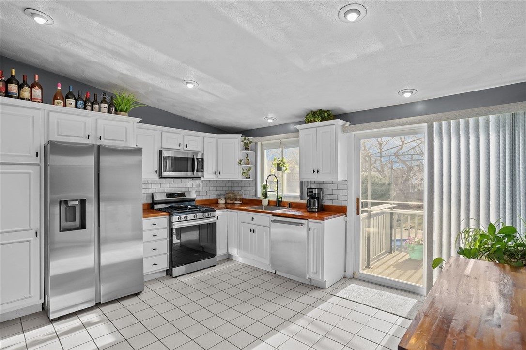 39 Gateway Court Warwick, RI 02889 - Photo 10 of 49
